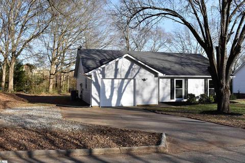 205 Belcross Dr, Simpsonville, SC 29681