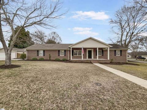 111 Wemberly Dr, Simpsonville, SC 29681