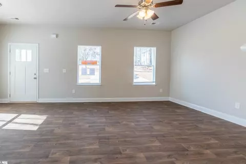 112 Davis St, Easley, SC 29640 photo 2
