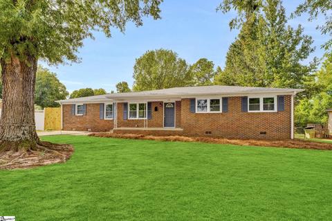 405 Caldwell St, Clinton, SC 29325