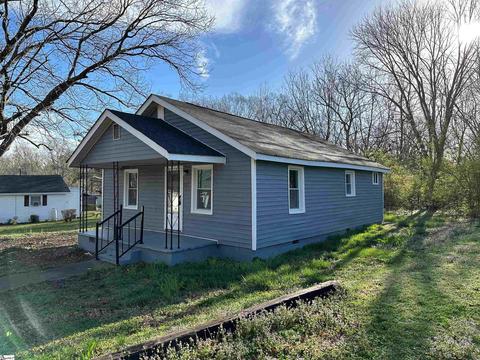 177 Loop St, Wellford, SC 29385