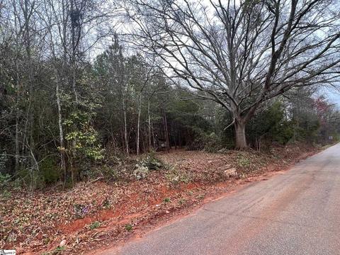 120 Easy St, Wellford, SC 29385
