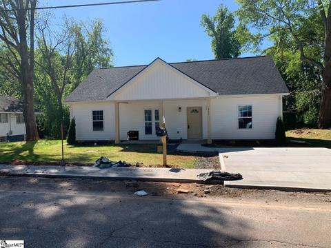 511 W Peachtree St, Woodruff, SC 29388