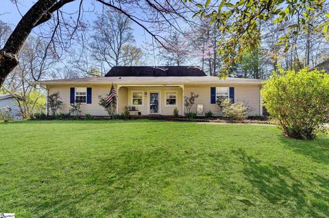 20 Barclay Dr, Travelers Rest, SC 29690