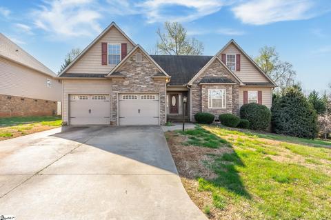 707 Secretariat Dr, Boiling Springs, SC 29316