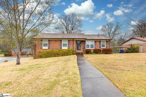 214 Fieldcrest Ln, Spartanburg, SC 29301