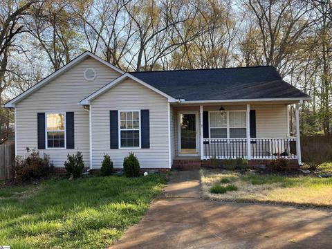 818 Thistle Ct, Boiling Springs, SC 29316