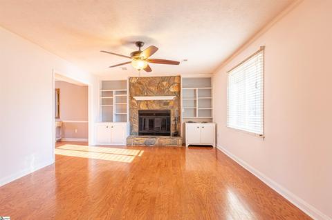2 Brooks Rd, Mauldin, SC 29662 photo 3