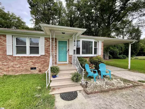 104 Fred St, Clinton, SC 29325