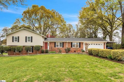 2 Carriage Dr, Greer, SC 29651