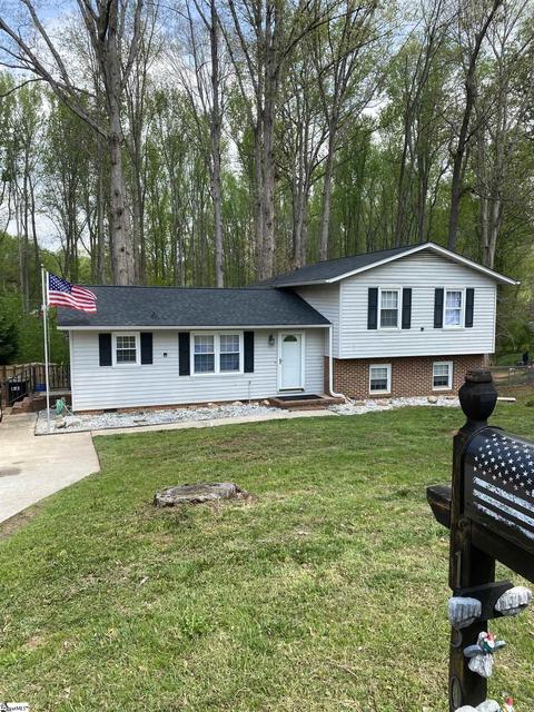 1307 E Yellow Wood Dr, Simpsonville, SC 29680