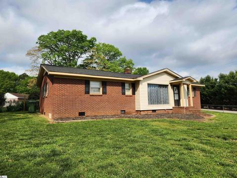 300 Woodland Dr, Mauldin, SC 29662