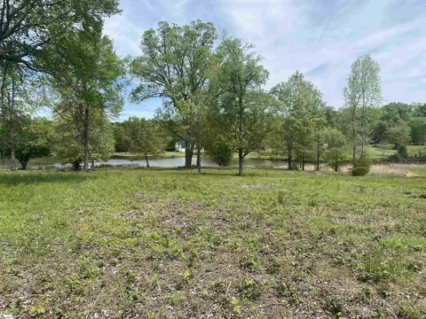 116 Twin Ponds Ct, Greenwood, SC 29649