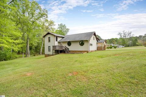 15 Woodlawn Dr, Ware Shoals, SC 29692