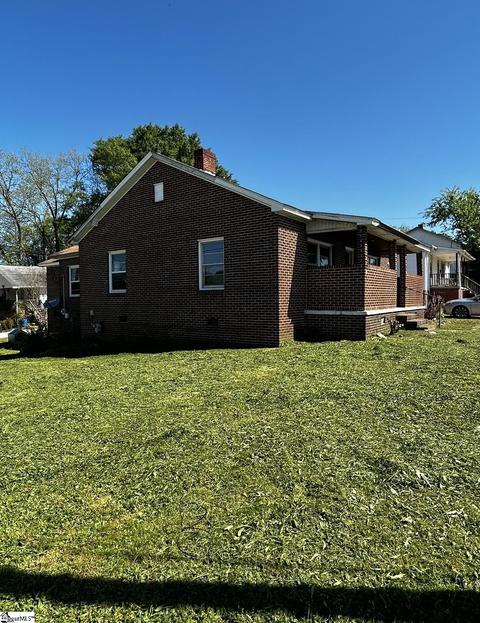 16 Circle St, Ware Shoals, SC 29692 photo 2