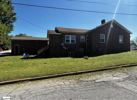 16 Circle St, Ware Shoals, SC 29692 photo 3