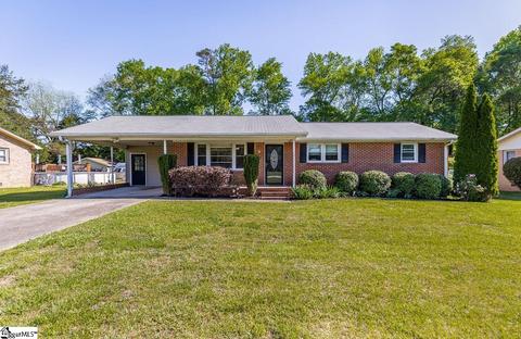 8 Vicksburg Dr, Greenville, SC 29617