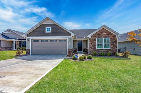 579 Olivia Springs Dr, Spartanburg, SC 29302