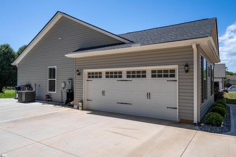 14 Panorama Cir, Greer, SC 29651 photo 3