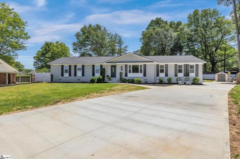 4 Ellesmere Dr, Greenville, SC 29615