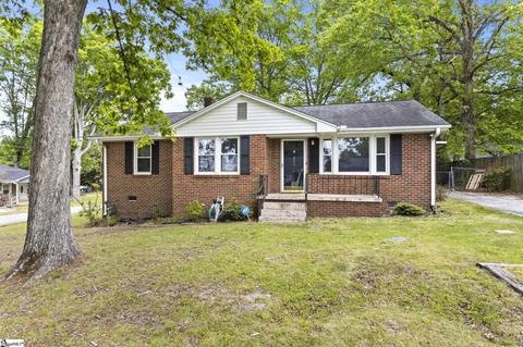 208 Mayflower St, Taylors, SC 29687