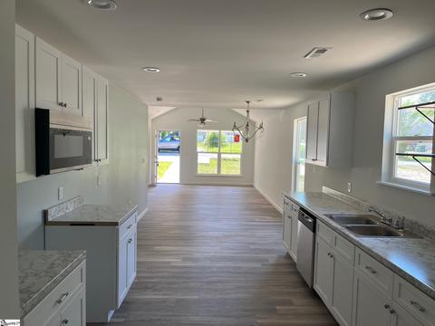 307 Dillon Dr, Clinton, SC 29325 photo 3