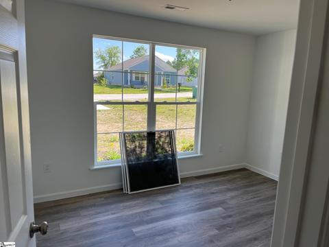 207 Dillon Dr, Clinton, SC 29325 photo 4
