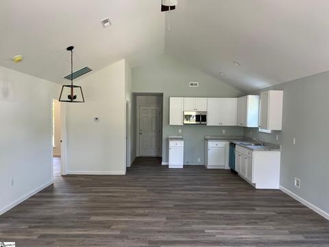 207 Dillon Dr, Clinton, SC 29325 photo 2