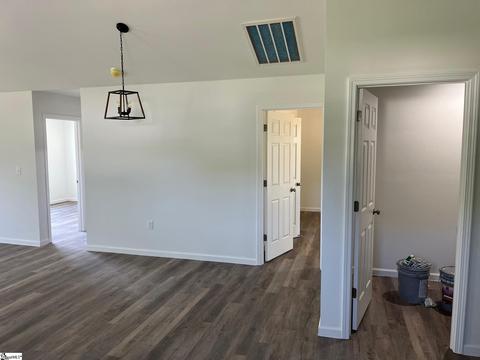 207 Dillon Dr, Clinton, SC 29325 photo 9