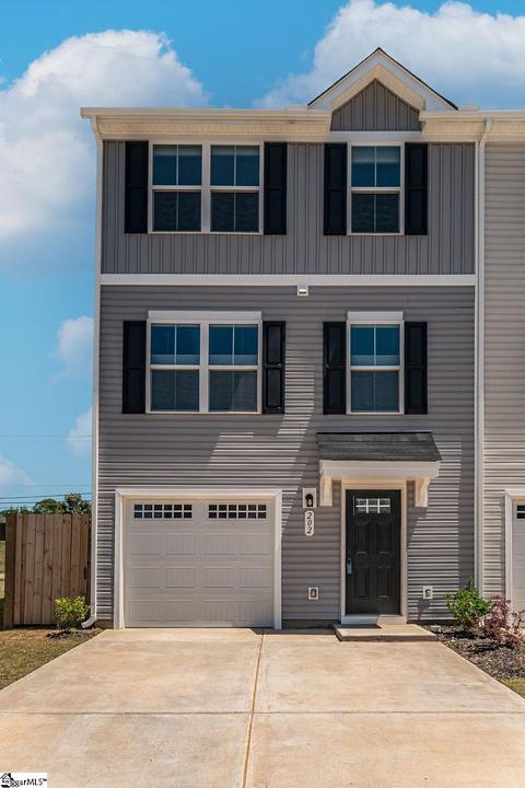 202 Bearmont Trl, Greenville, SC 29617