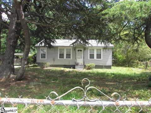 106 Deering St, Laurens, SC 29360
