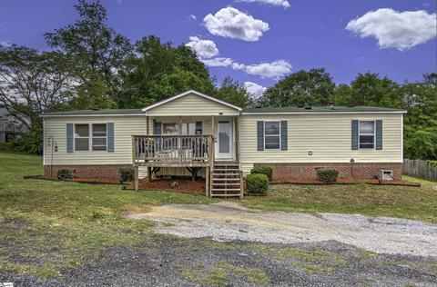 15 Sarah Ct, Simpsonville, SC 29681