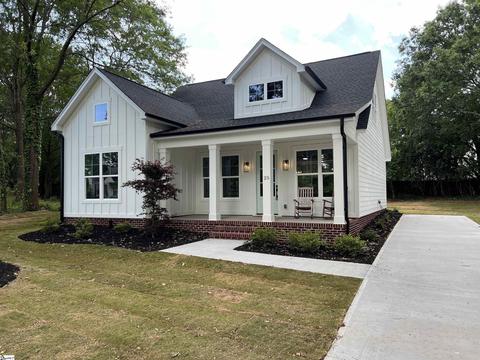 25 Sycamore Dr, Greenville, SC 29607
