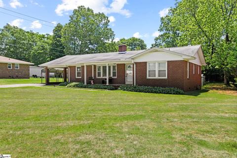 106 Edgewood Dr, Belton, SC 29627