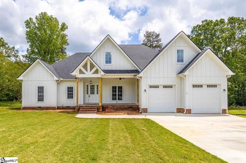 19 W Golden Strip Dr, Mauldin, SC 29662