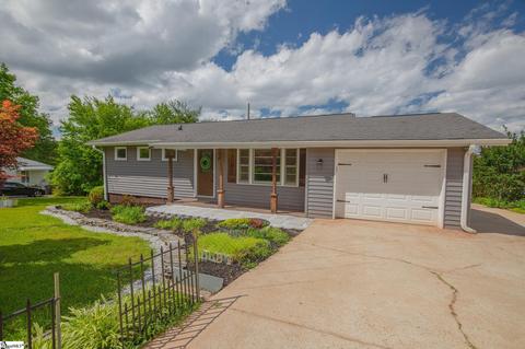 17 Pine Grove Ln, Greenville, SC 29617