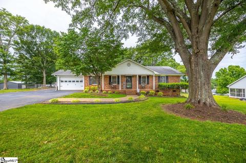 140 Wells Dr, Boiling Springs, SC 29316