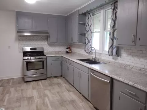 413 Pickens St, Joanna, SC 29351 photo 2