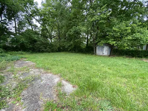 503 Academy St, Clinton, SC 29325