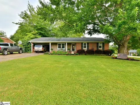 207 Jamie St, Easley, SC 29642