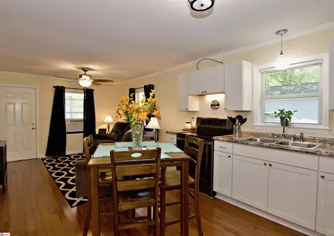 211 N 5th St, Easley, SC 29640 photo 4