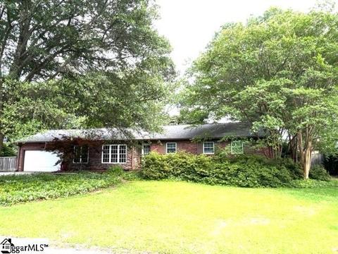 12 Tussock Dr, Greenville, SC 29615