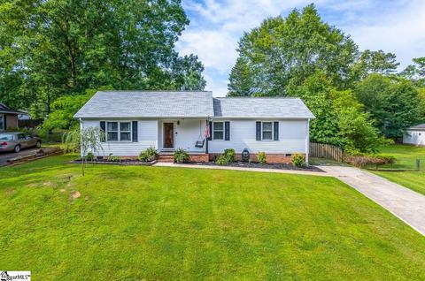 322 Pinonwood Dr, Simpsonville, SC 29680