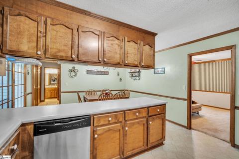 206 W Silverleaf St, Greer, SC 29650 photo 4
