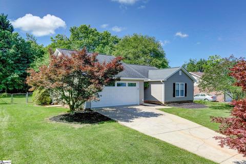 304 Laurel Tree Ln, Simpsonville, SC 29681