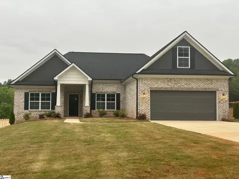 229 Carriage Gate Dr, Wellford, SC 29385