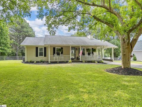 112 Henderson Rd, Greer, SC 29651