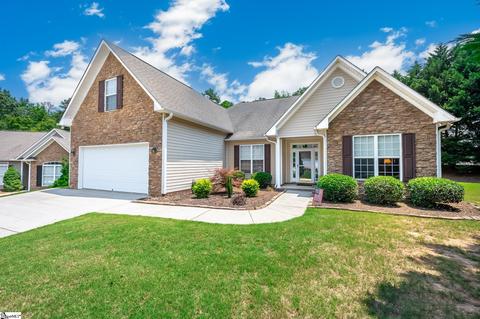 202 Wild Thorn Ln, Greenville, SC 29615