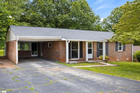 322 Pioneer Pl, Spartanburg, SC 29301
