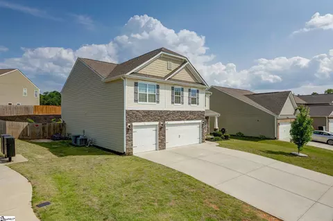 201 Hartwood Lake Ln, Greer, SC 29650